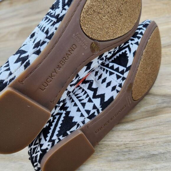 🔹️NWT Lucky Black & Cream Tribal Aztec "Echo 2" Laced Ballet Flats Size 8 - Picture 11 of 12